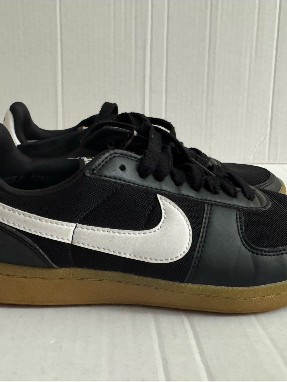 Nike Womens Black & White Low-Top Sneakers